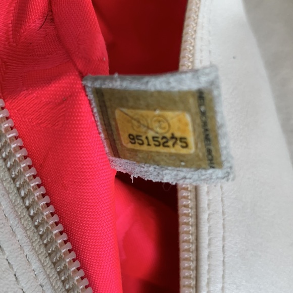 Authentic Chanel Vintage Cam-bone my First bag 😍(needed Chanel spa💖) - Picture 4 of 10